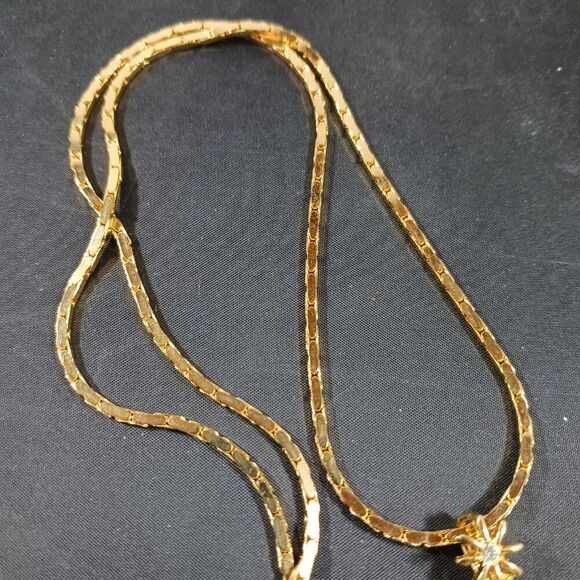 Vintage 70's Costume Jewelry Gold Tone Chain Pedant Necklace - Picture 9 of 10